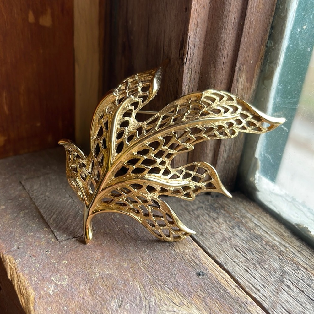 MONET brooch